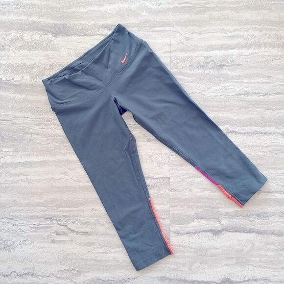 NIKE Cropped  Leggings - Picture 2 of 4